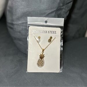 pineapple set with earrings